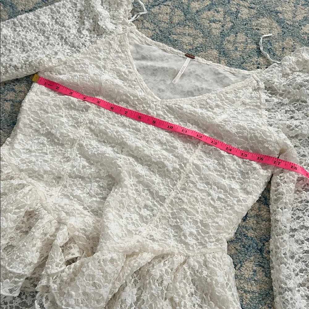 FP Stella White Lace Peplum Top large - Picture 6 of 7